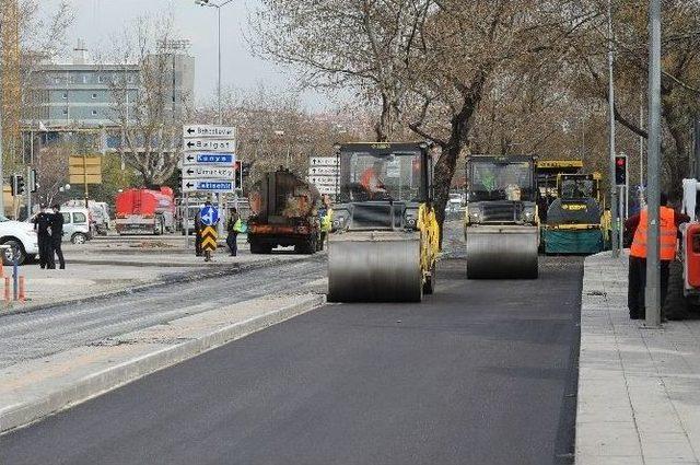 İnönü Bulvarı Yan Yollarına Yeni Asfalt