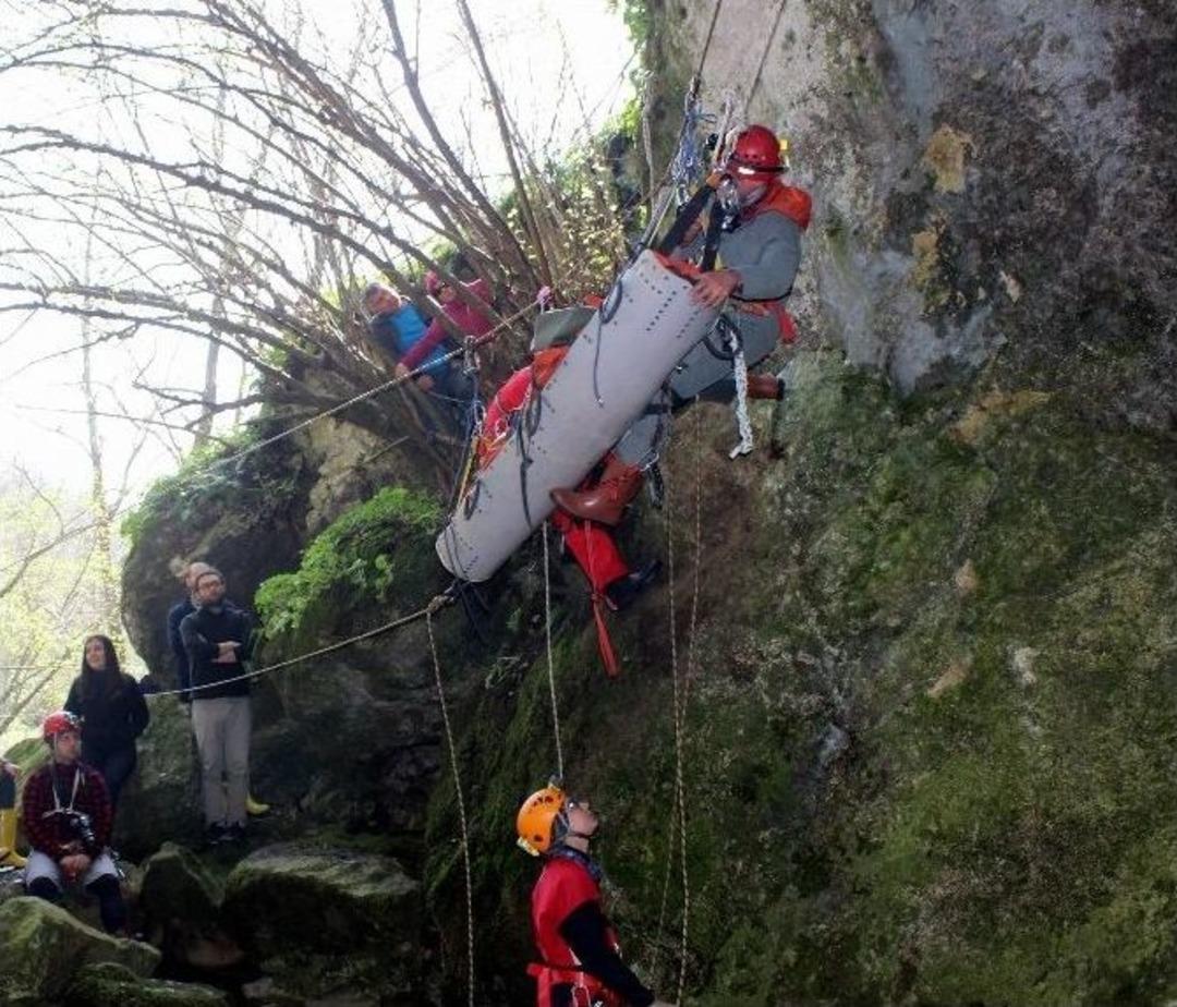 Mağarada Nefes Kesen Yaralı Kurtarma Tatbikatı