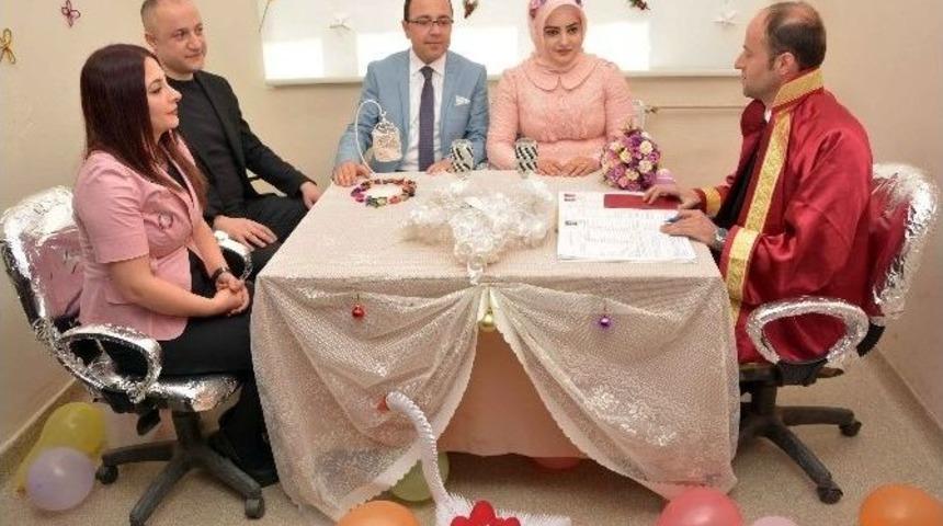 G&ouml;n&uuml;ll&uuml; Eğitmenler G&ouml;n&uuml;llerini Birleştirdi