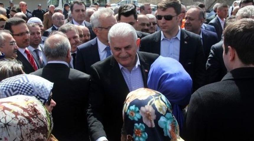 Bakan Binali Yıldırım, Ilgaz Dağı T&uuml;neli&rsquo;nde &rsquo;ışık G&ouml;r&uuml;nd&uuml;&rsquo; T&ouml;renine Katıldı