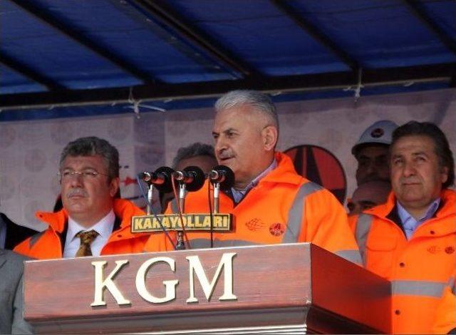 Bakan Binali Yıldırım, Ilgaz Dağı Tüneli’nde ’ışık Göründü’ Törenine Katıldı