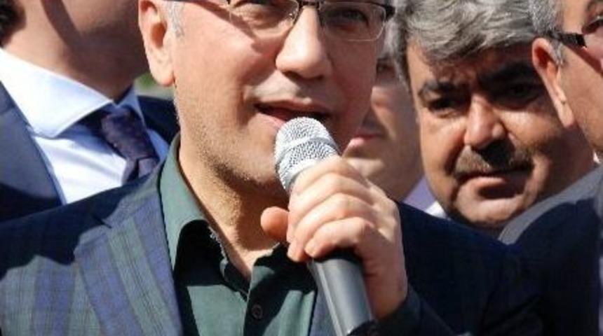 L&uuml;tfi Elvan&rsquo;a Sevgi Seli İzdihama Yol A&ccedil;tı