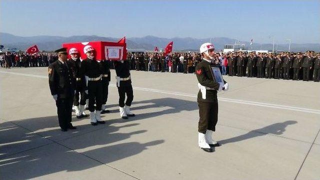 Şehit Uzman Çavuş Aycan Özdil’in Naaşı Edremit’e Getirildi