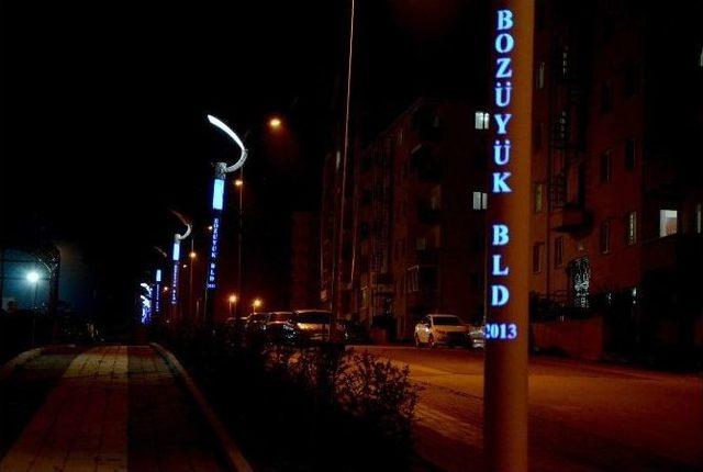 Bozüyük’te Parklar Ve Yeşil Alanlardaki Aydınlatmalar Maviye Büründü