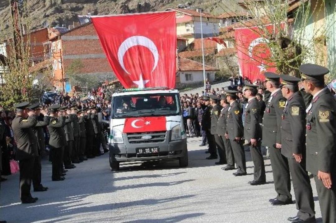 Şehit Uzman &Ccedil;avuş Toprağa Verildi