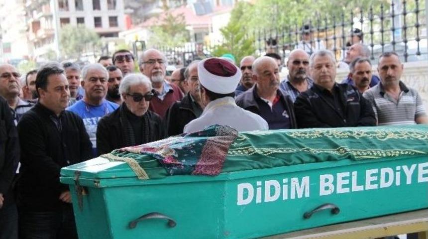 &Uuml;nl&uuml; Sanat&ccedil;ı Edip Akbayram&rsquo;ın Acı G&uuml;n&uuml;