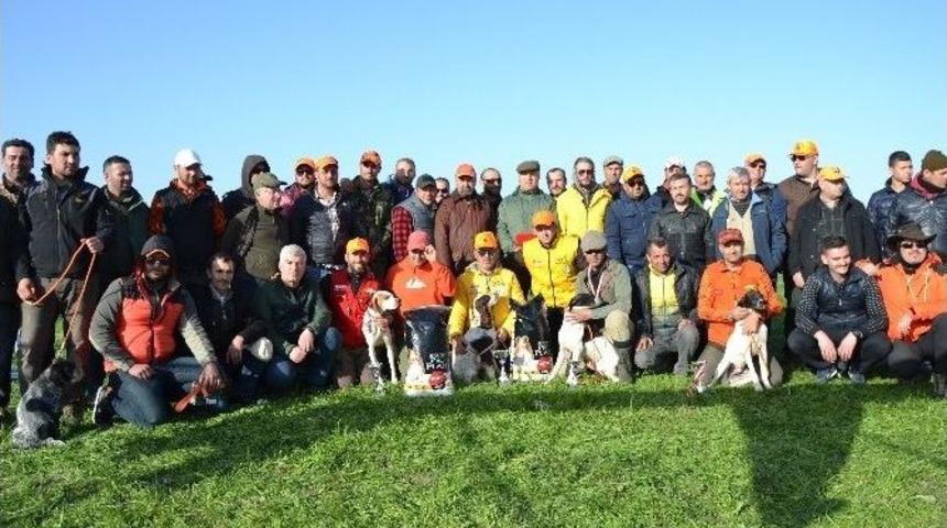 Biga&rsquo;da Av K&ouml;pekleri Yarışması D&uuml;zendi
