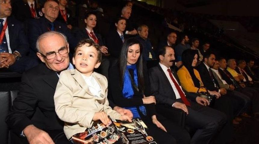 Judocuların Madalyalarını Karaaslan Ve Yılmaz Birlikte Verdi