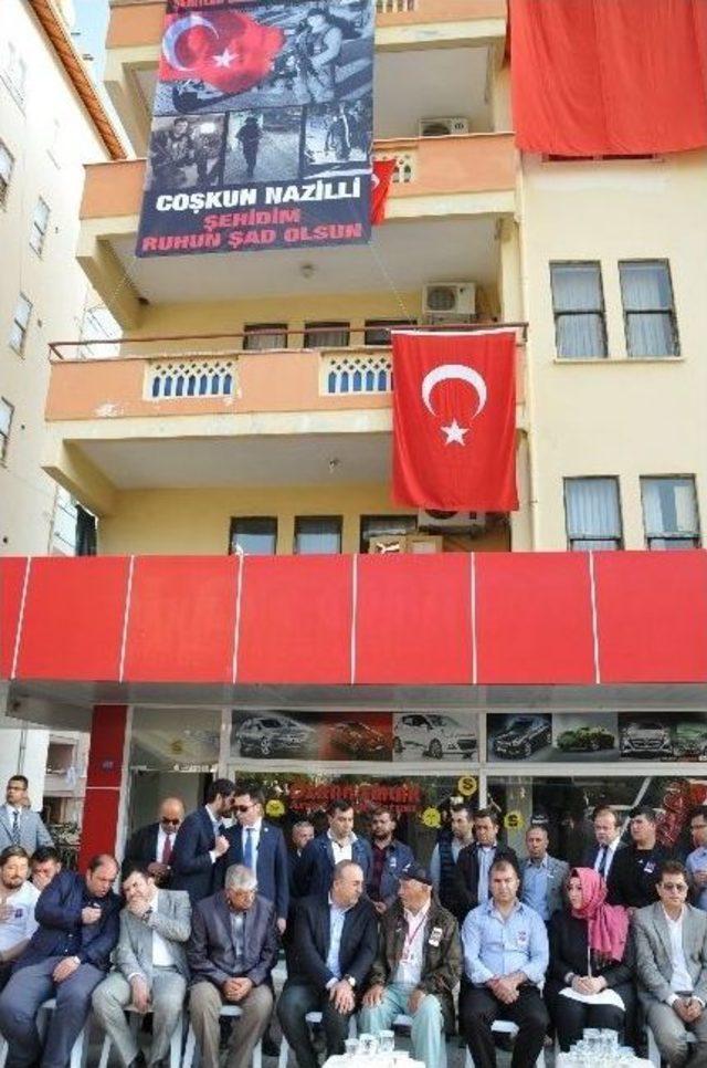 Bakan Çavuşoğlu’ndan Şehidin Ailesine Taziye Ziyareti