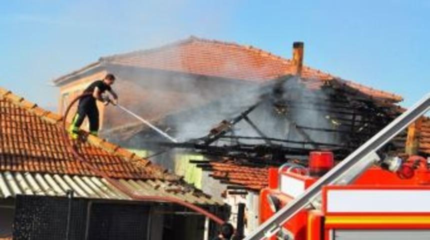 Manisa&rsquo;da İki Kardeşin Evi Yandı