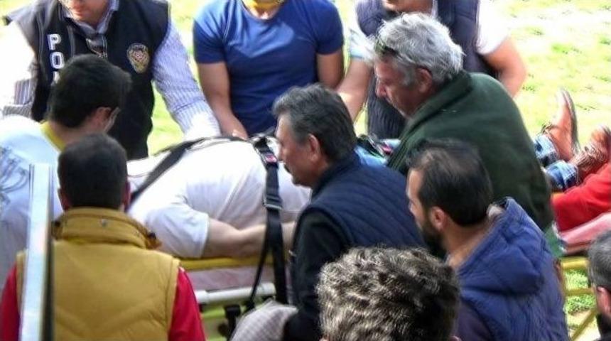 Trib&uuml;nde Rahatsızlanan Vatandaşa İlk M&uuml;dahale Eski Vekilden