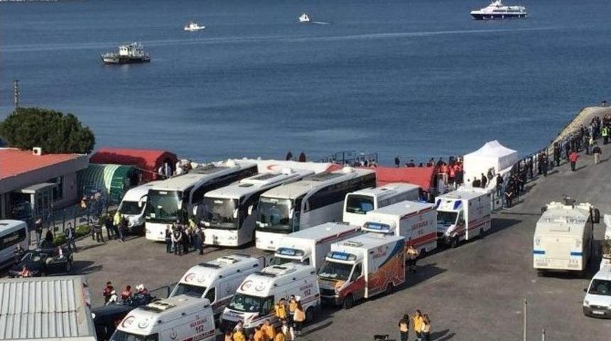 Sığınmacıları Taşıyan İlk Gemi Midilli&rsquo;den Dikili&rsquo;ye Geldi