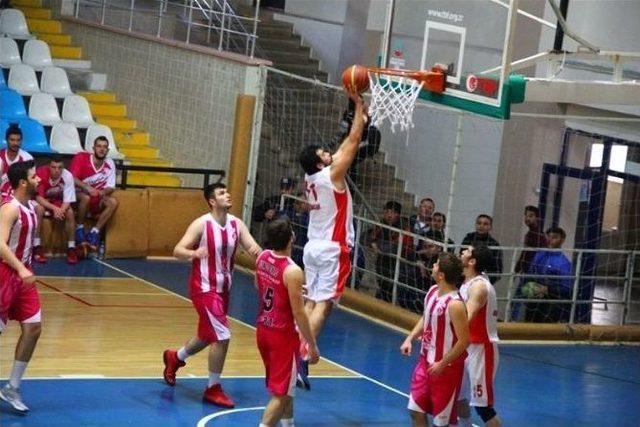 Erzincan Gençlik Spor Lideri Devirdi