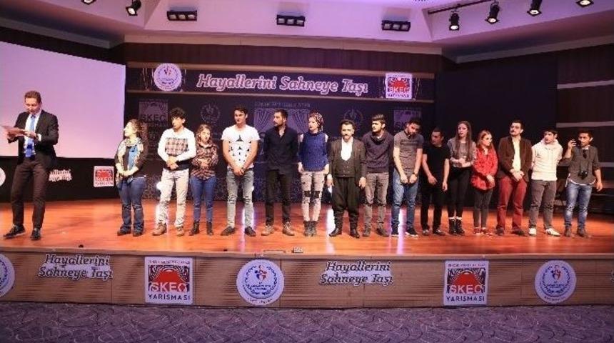 Ske&ccedil;leri İle Hem G&uuml;ld&uuml;rd&uuml; Hem De D&uuml;ş&uuml;nd&uuml;rd&uuml;ler