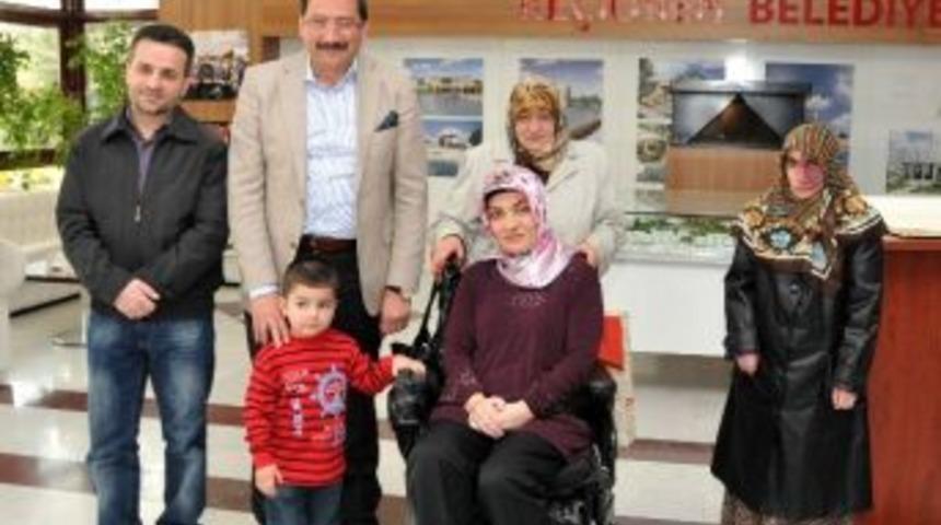 Başkan Ak, Engelli Demir’in Umre Hayalini Gerçeğe Dönüştürdü