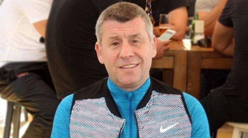 Şarkıcı Metin Şent&uuml;rk G&uuml;lmekten Kırdı Ge&ccedil;irdi