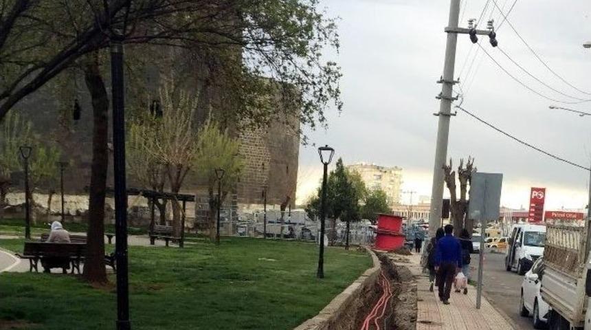Diyarbakır&rsquo;da Elektrik Şebekesi Yeraltına Alınıyor