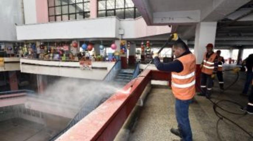 Bah&ccedil;elievler Semt Hali&rsquo;nde Temizlik