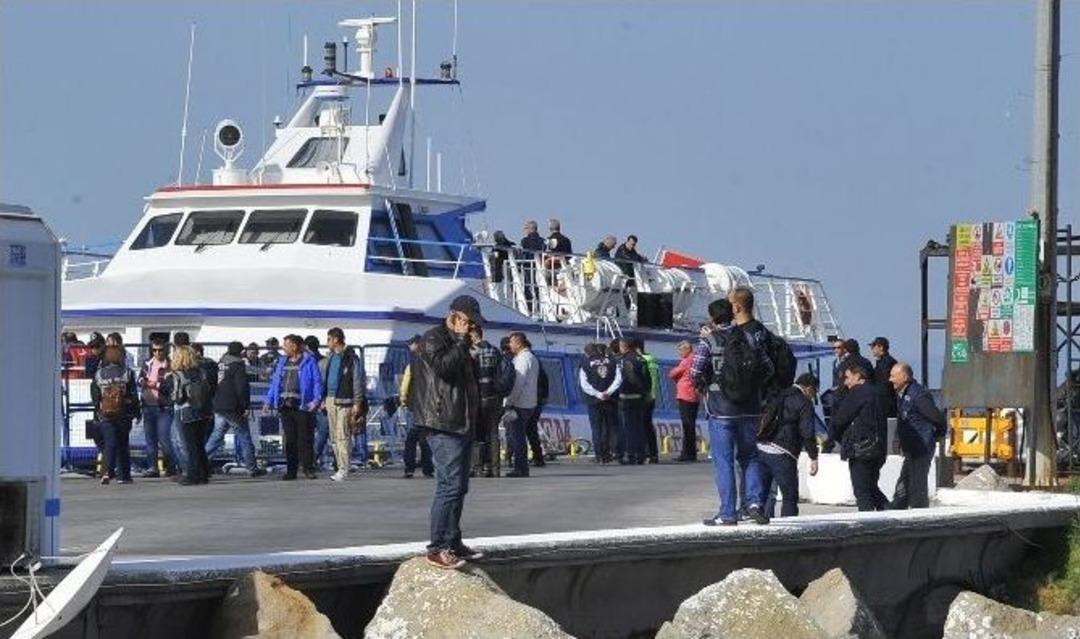 Dikili&rsquo;ye Gelen Sığınmacılar Tek Tek Alınmaya Başlandı