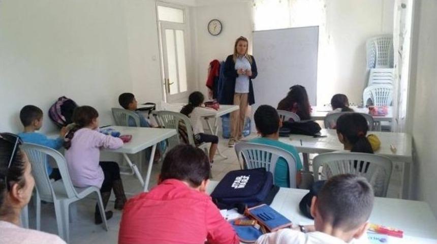 Başkan Uyar, &Ccedil;eşmealtı Semt Evi&rsquo;nde