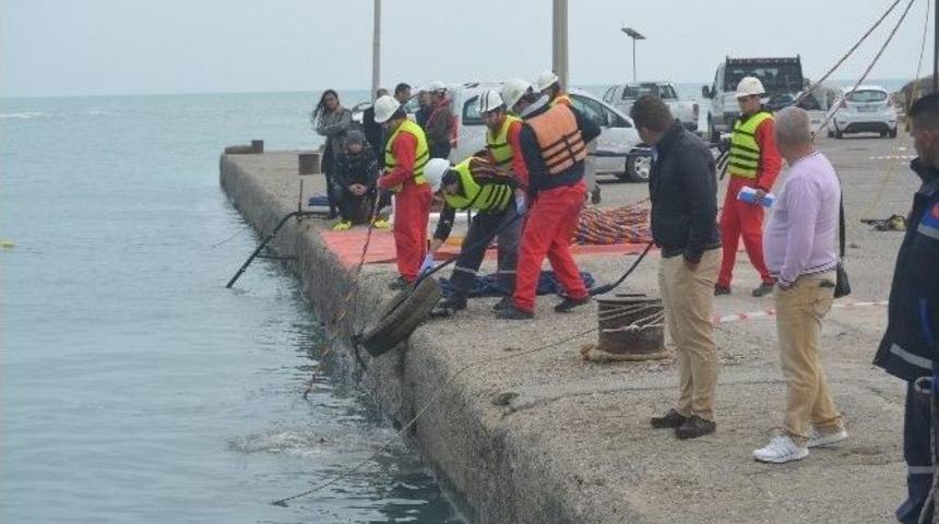 Liman Ve Sahiller Temizleniyor