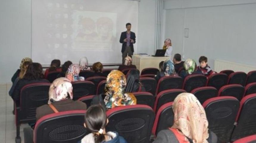 Sultan Alparslan &ldquo;anne Baba Okulu&rdquo;na Katılan Velilere Sertifikaları Verildi