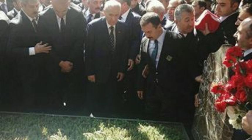 Mhp&rsquo;nin Merhum Genel Başkanı T&uuml;rkeş, Kabri Başında Anıldı