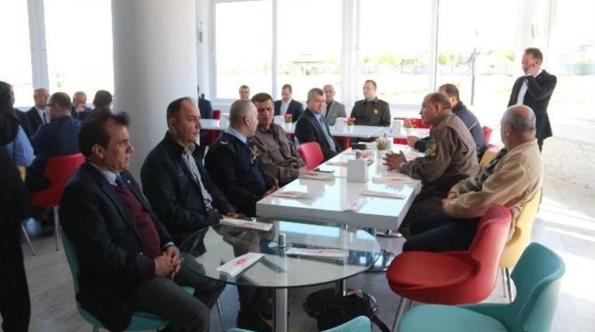 Protokol Ve Şehit Yakınları Kahvaltıda Biraraya Geldi