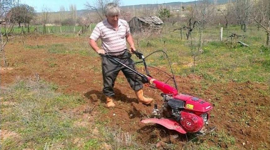 Motorlu &Ccedil;apa Makineleri Tarla S&uuml;rmede B&uuml;y&uuml;k Kolaylık