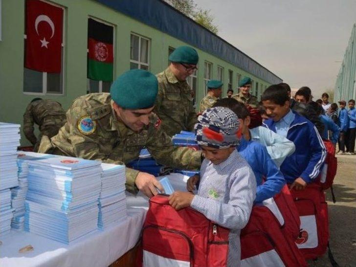 Tsk’dan Afgan Miniklere Eğitim Yardımı G1