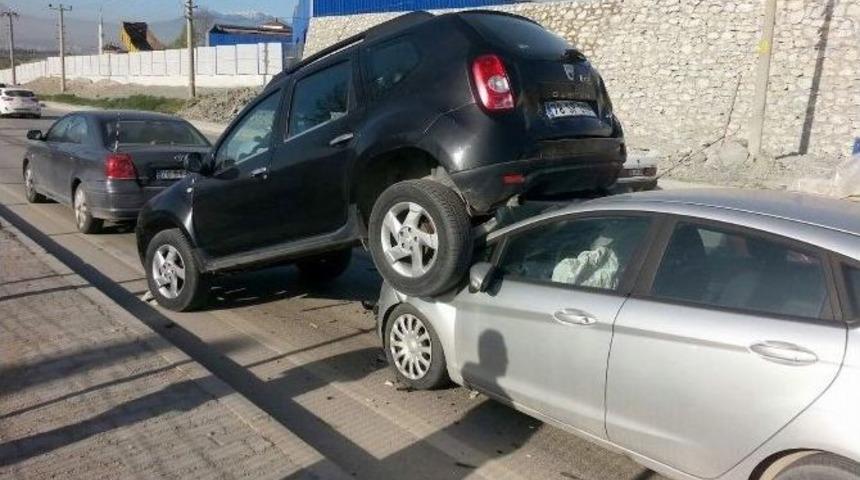 Cip, &Ccedil;arpıştığı Otomobilin &Uuml;zerine &Ccedil;ıktı