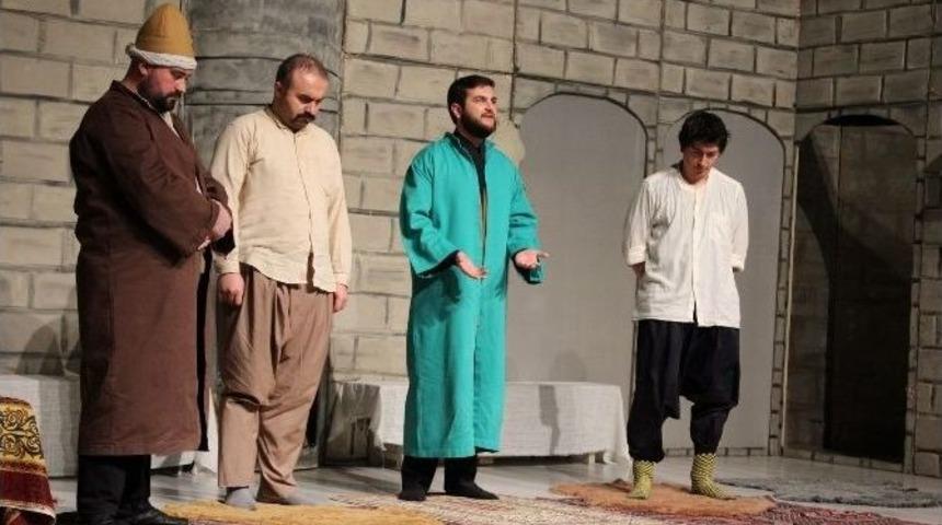 &rsquo;ziyafet Sofrası&rsquo; Tiyatro Severler İle Buluştu