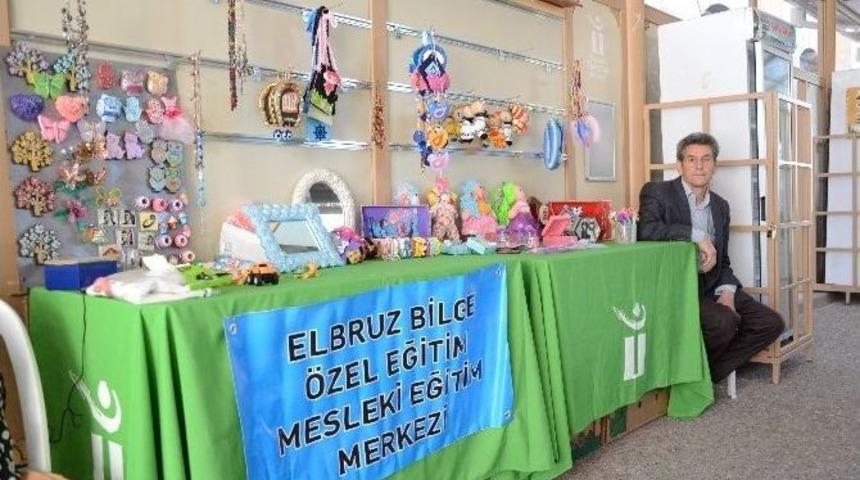 Hanımeli Sokağında En Anlamlı Stant