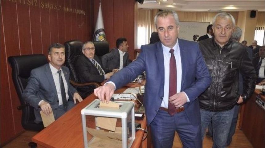 İl Genel Meclisi Başkanlığına Necdet Karaveli Se&ccedil;ildi