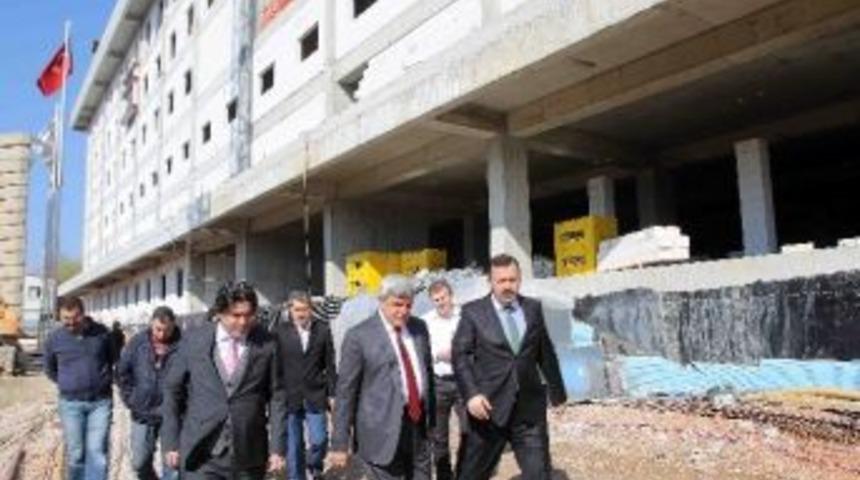 Başkan, Devlet Hastanesi &Ccedil;alışmalarını İnceledi