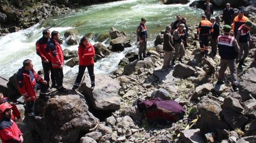 Ordu&rsquo;da Irmakta Kaybolan Kadının Cesedi Bulundu