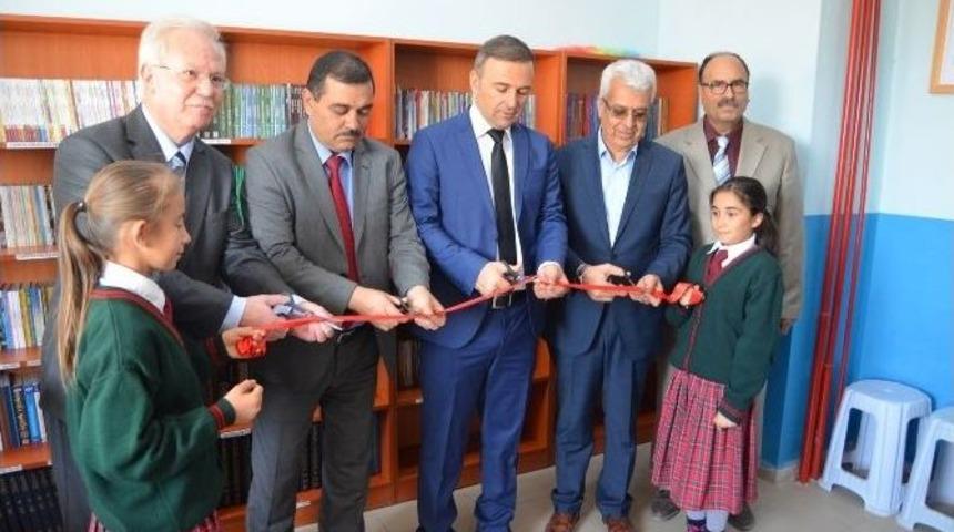 Sosyal Medya Sayesinde K&uuml;t&uuml;phane Oluşturdular