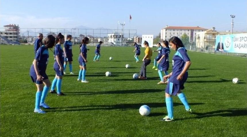 Hacı Mustafa Bankoğlu Ortaokulu Kız Takımı Antalya&rsquo;yı Temsil Edecek