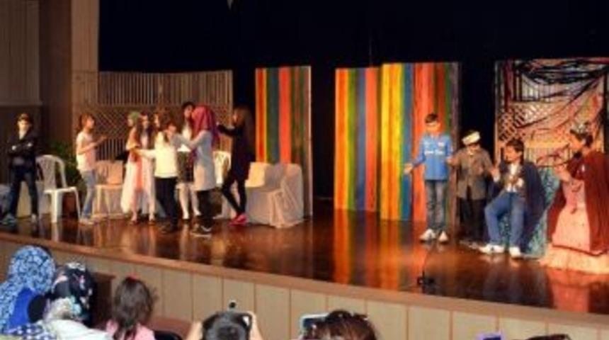 Akdeniz Belediyesi Mahalle Evleri, Geleceğin Tiyatrocularını Yetiştiriyor