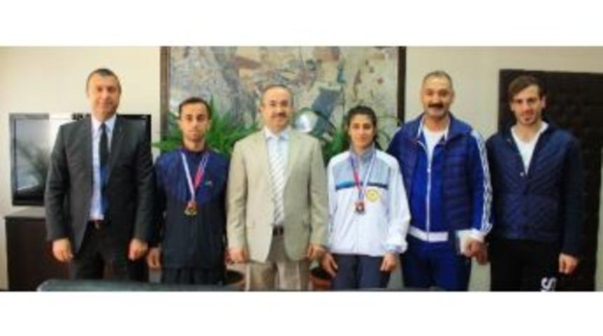 Kick Boks&rsquo;ta T&uuml;rkiye Birincisi Ve İkincisi D&uuml;&rsquo;den &Ccedil;ıktı