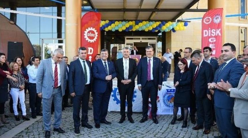 Seyhan Belediyesi&rsquo;nde İş&ccedil;inin Y&uuml;z&uuml; G&uuml;ld&uuml;