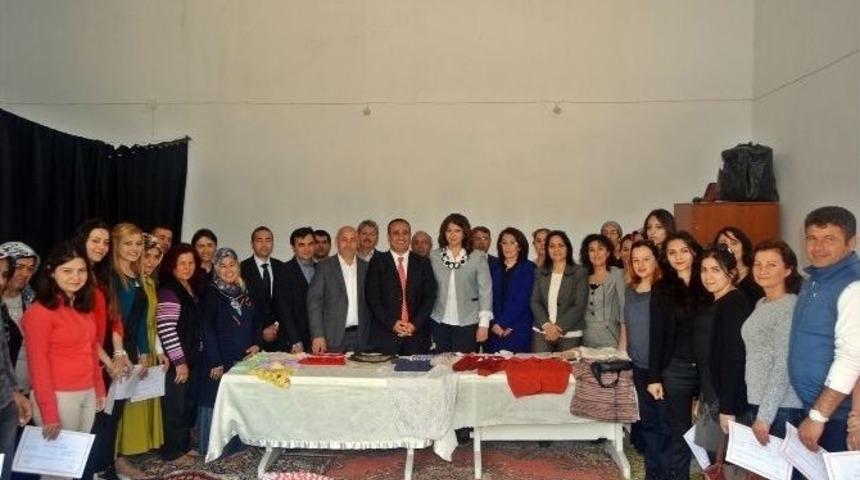 Halk Eğitim Kursiyerleri Sertifikalarını Aldı