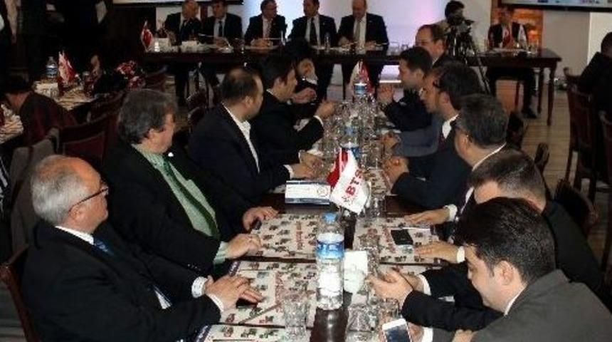 Tarihi &Ccedil;arşıdan Alışveriş Yap, Otomobili Kazan