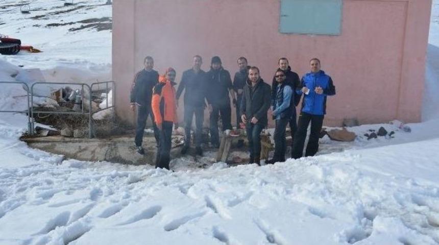 Tatvan&rsquo;da Kayak Keyfi Devam Ediyor