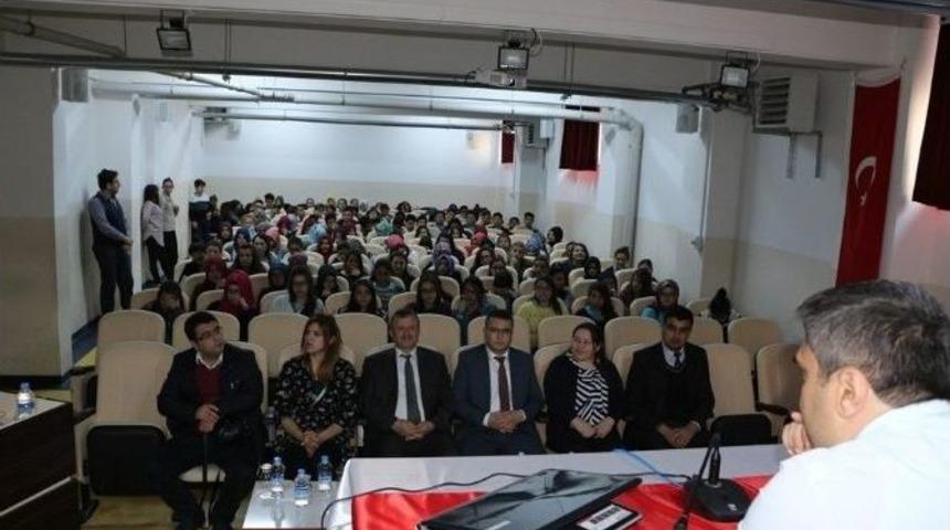 &Ouml;ğrencilere &rsquo;mesleki Eğitimde Kariyer G&uuml;nleri&rsquo; Konulu Seminer