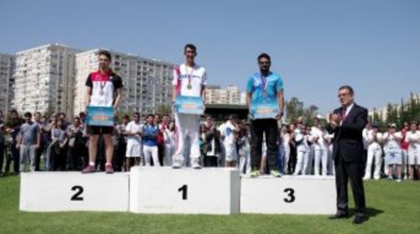 Mete Gazoz Yine Birinci