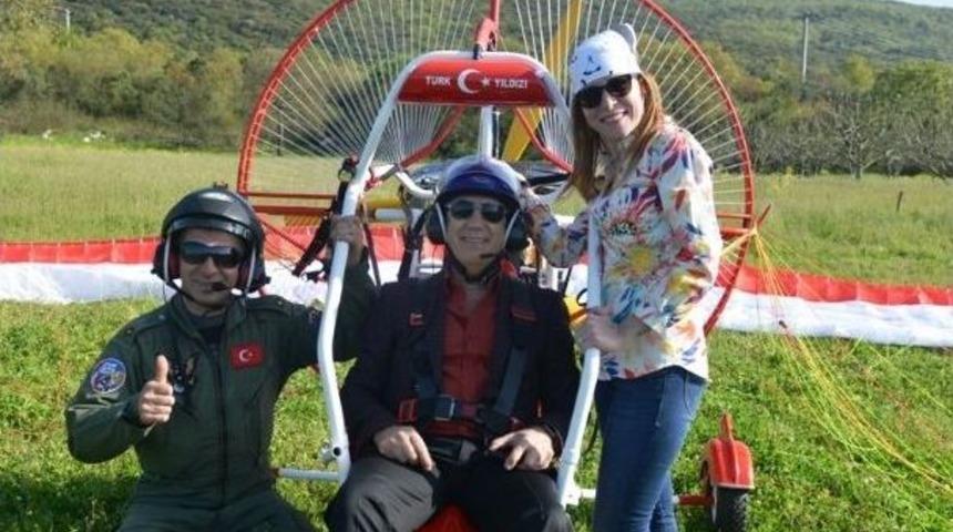 Paraş&uuml;t&ccedil;&uuml;ler &Ouml;d&uuml;llerini Başkan Bozbey&rsquo;in Elinden Aldı