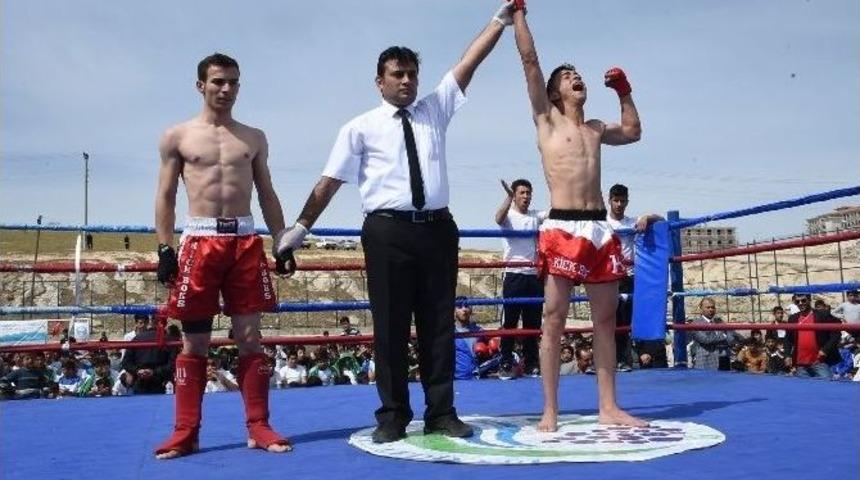 Bozova&rsquo;da Kick Boks Şampiyonası D&uuml;zenlendi