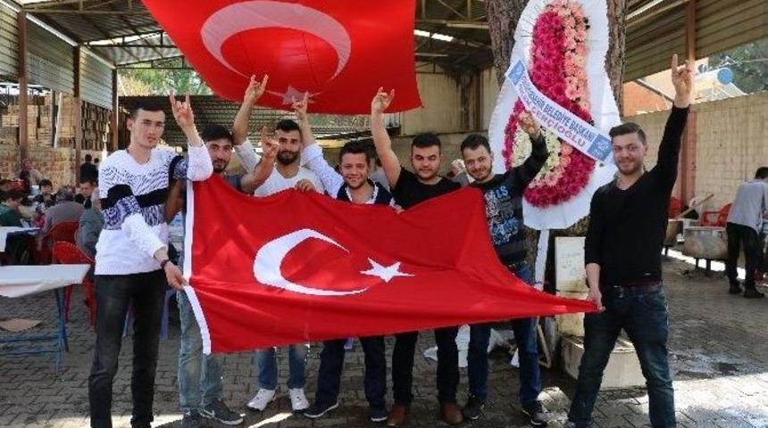 G&uuml;zelk&ouml;yl&uuml; Gen&ccedil;lerden Şehitler İ&ccedil;in Keşkek Hayrı