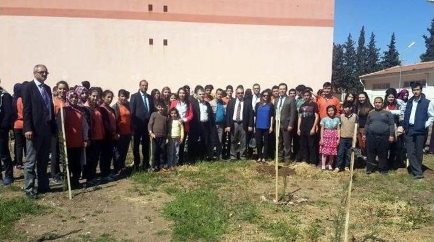 &Uuml;niversiteli &Ouml;ğrencilerden Otizmli &Ccedil;ocuklar İ&ccedil;in Farkındalık Etkinliği